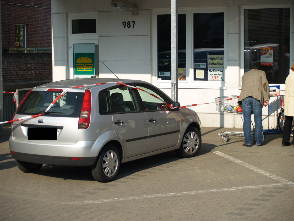 Messerstecherei Koeln Duennwald Berlinerstr P30.JPG